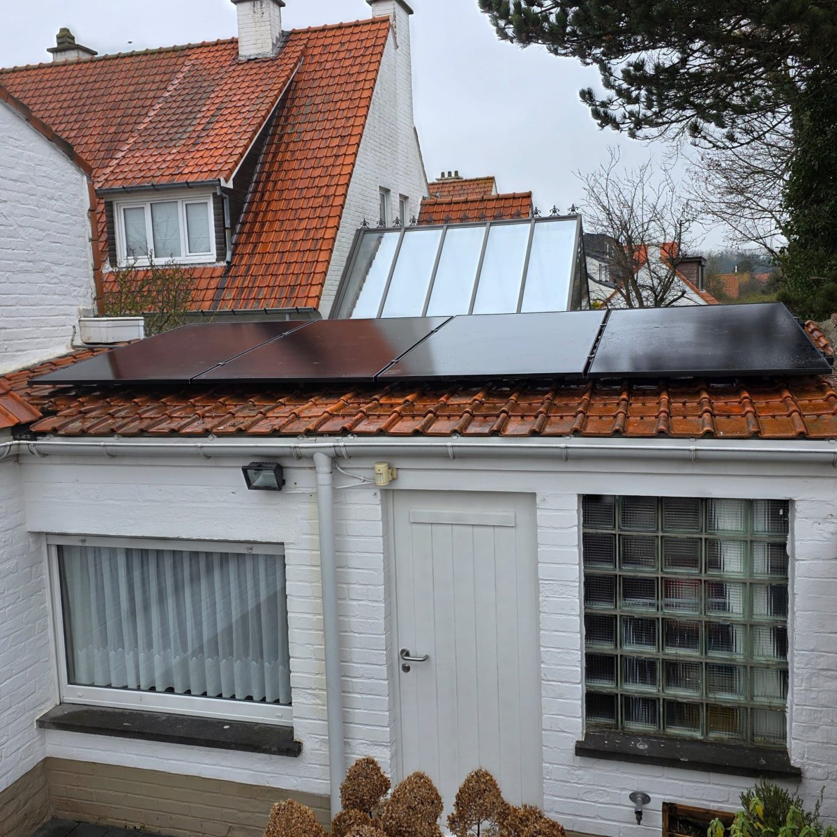 Project Uitbreiding PV-installatie met thuisbatterij in De Haan - JJ Electric zonnepanelen en domotica installatie